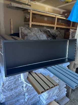Horizontal niche strip